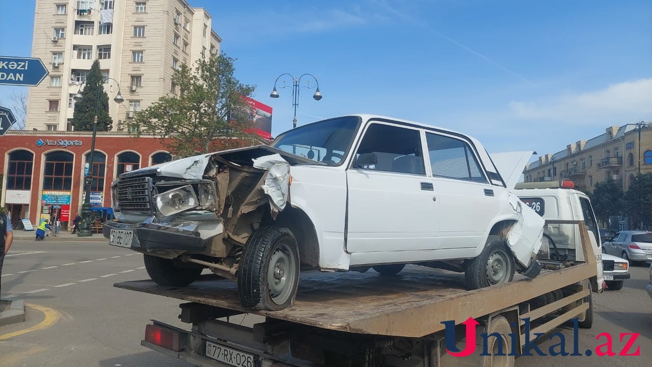 Yoldan çıxan maşın zəncirvari qəza törətdi - Yaralılar var (FOTOLAR)